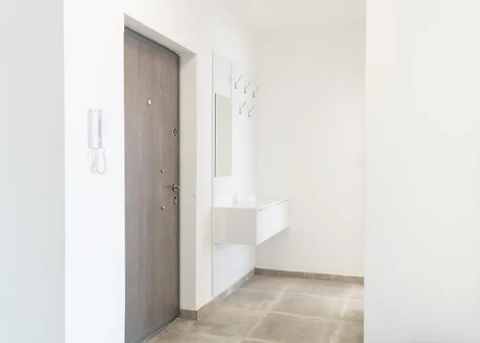 Bella With Private Parking