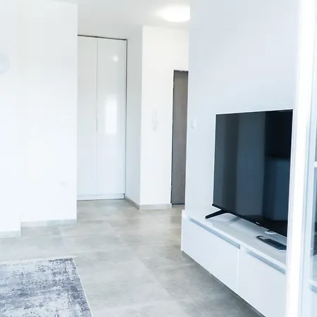 Bella With Private Parking