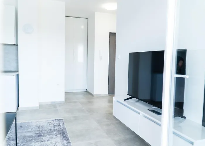 Bella With Private Parking